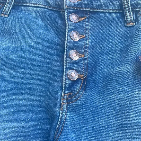 Women's Plus Size Mid-Rise Jean Shorts Ava & Viv - 14W 16W 18W 20W 22W 24W 26W - Picture 2 of 6